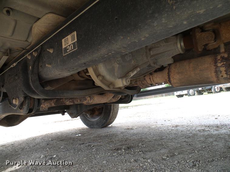 image for item DD8324 2010 Ford F450 Super Duty XL Crew Cab flatbed truck