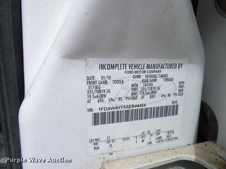 image for item DD8324 2010 Ford F450 Super Duty XL Crew Cab flatbed truck