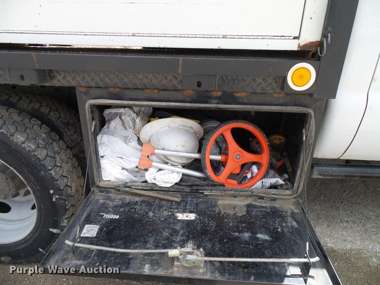 image for item DD8327 2008 Ford F450 Super Duty Crew Cab flatbed truck