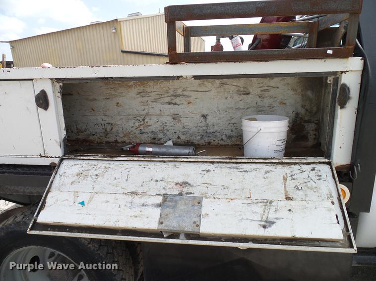 image for item DD8327 2008 Ford F450 Super Duty Crew Cab flatbed truck