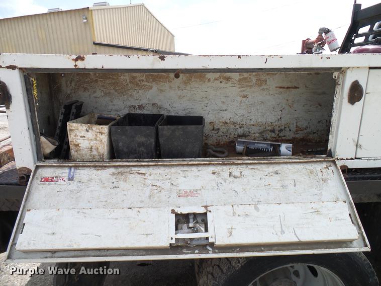 image for item DD8327 2008 Ford F450 Super Duty Crew Cab flatbed truck