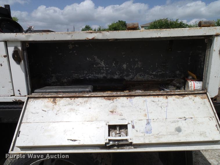 image for item DD8327 2008 Ford F450 Super Duty Crew Cab flatbed truck