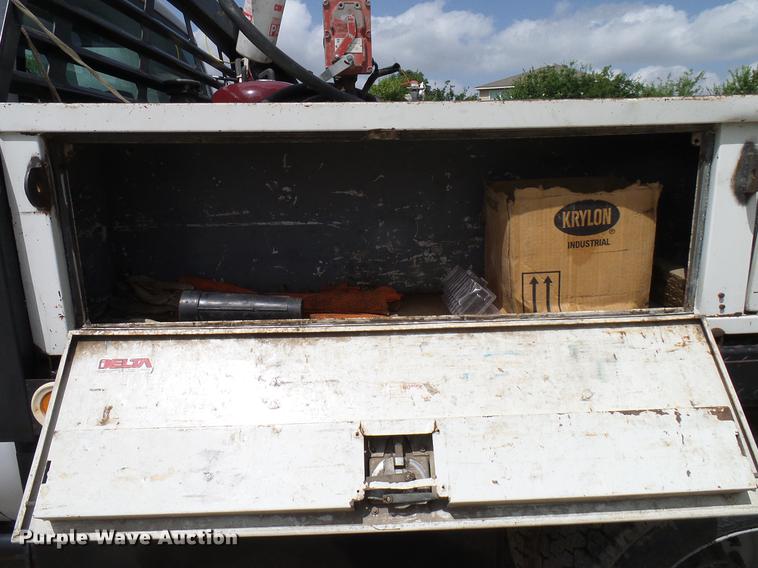 image for item DD8327 2008 Ford F450 Super Duty Crew Cab flatbed truck