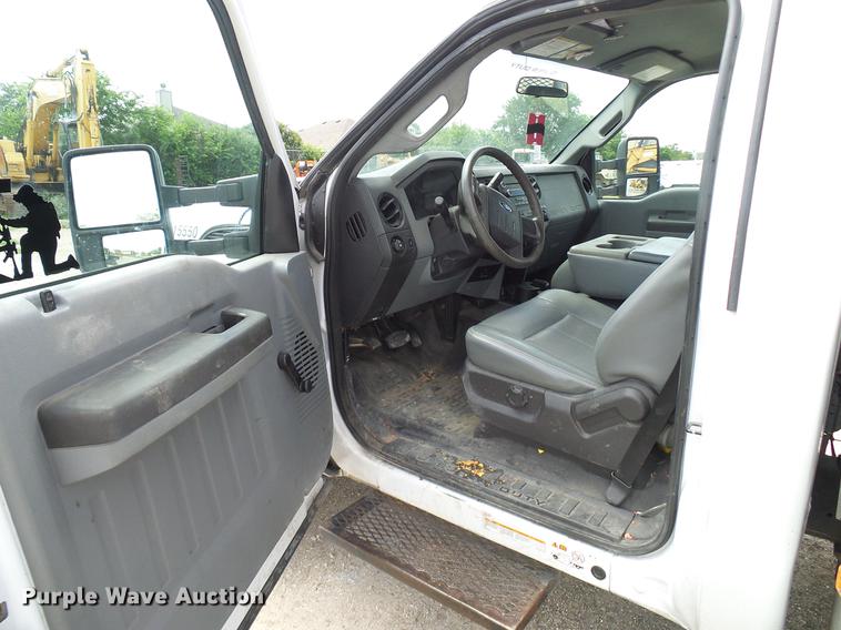 image for item DD8332 2013 Ford F450 Super Duty service truck