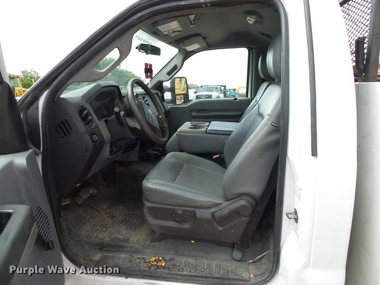 image for item DD8332 2013 Ford F450 Super Duty service truck