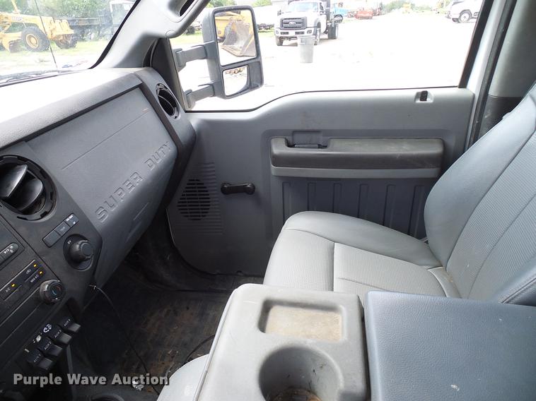 image for item DD8332 2013 Ford F450 Super Duty service truck
