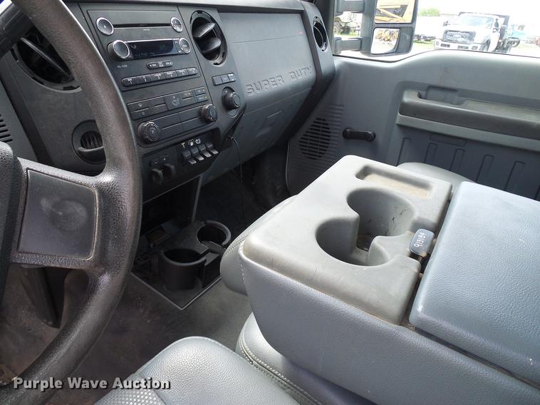 image for item DD8332 2013 Ford F450 Super Duty service truck