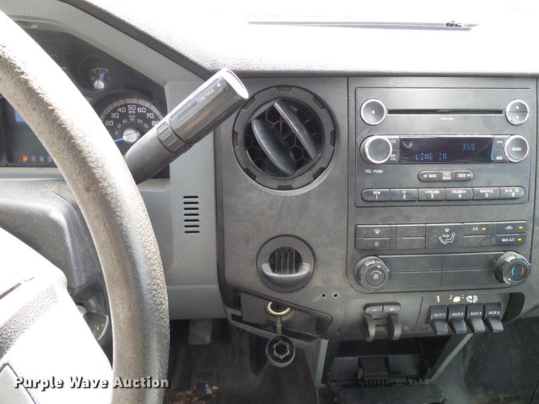 image for item DD8332 2013 Ford F450 Super Duty service truck