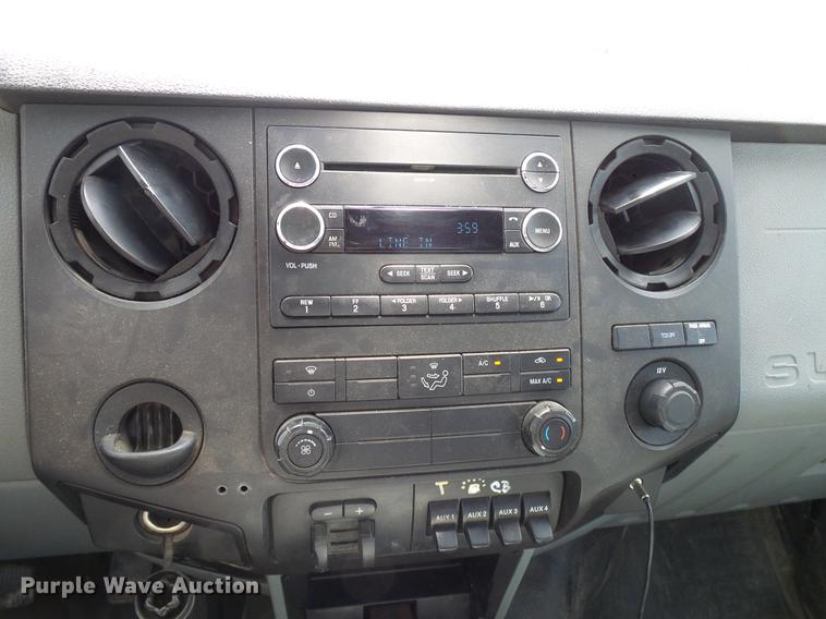 image for item DD8332 2013 Ford F450 Super Duty service truck