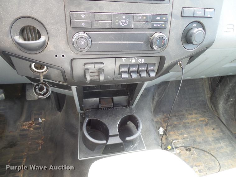 image for item DD8332 2013 Ford F450 Super Duty service truck