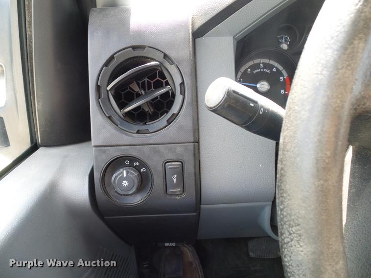 image for item DD8332 2013 Ford F450 Super Duty service truck