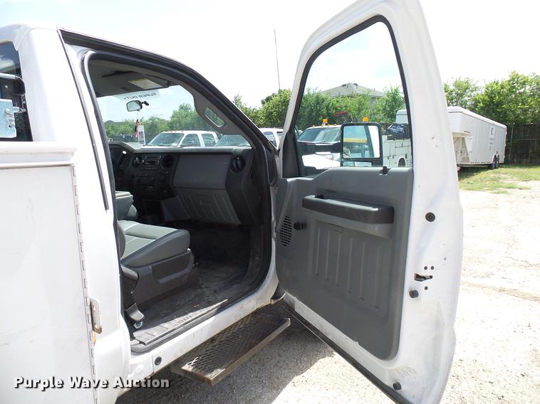 image for item DD8332 2013 Ford F450 Super Duty service truck