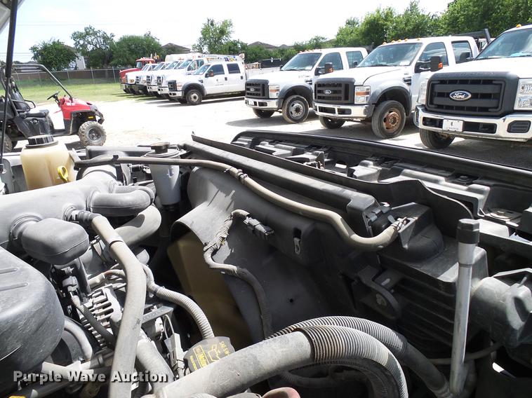 image for item DD8332 2013 Ford F450 Super Duty service truck