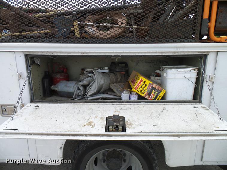 image for item DD8332 2013 Ford F450 Super Duty service truck