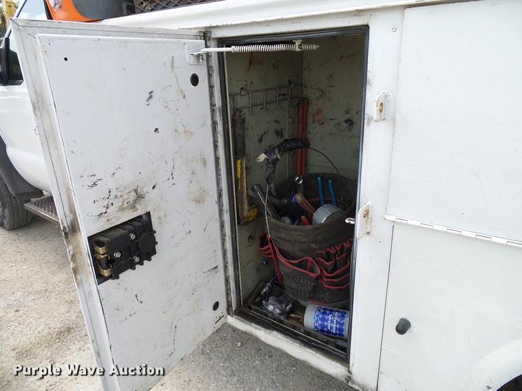 image for item DD8332 2013 Ford F450 Super Duty service truck