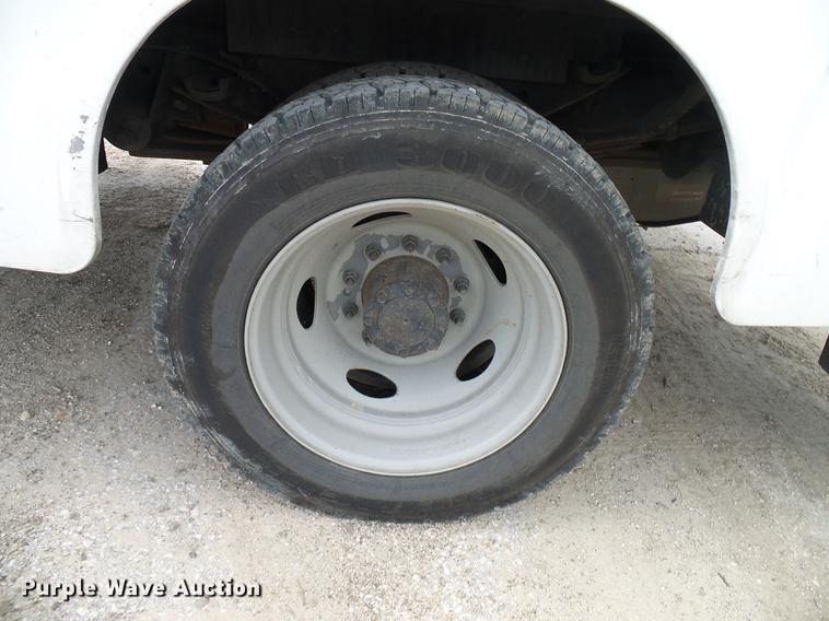 image for item DD8332 2013 Ford F450 Super Duty service truck