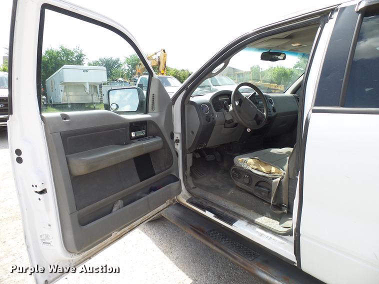 image for item DD8335 2005 Ford F150 SuperCab pickup truck
