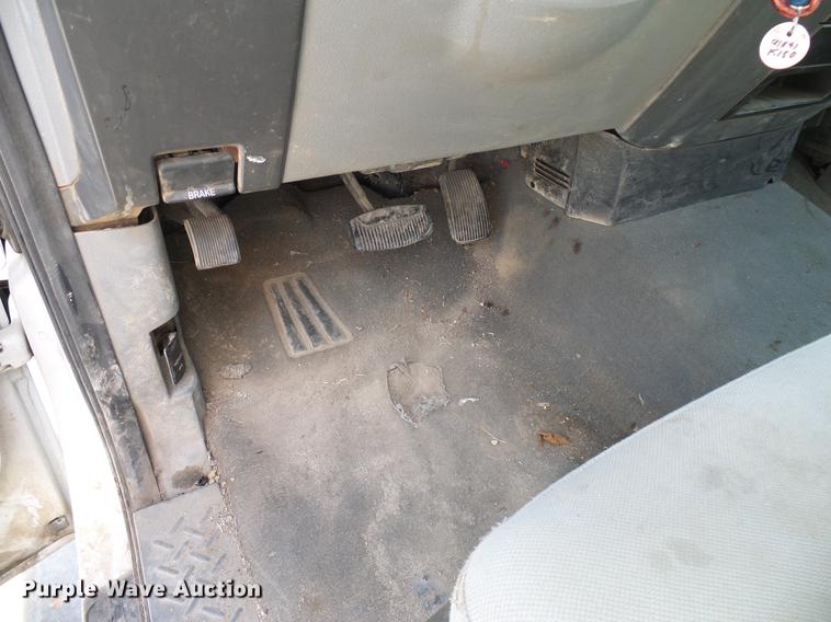 image for item DD8335 2005 Ford F150 SuperCab pickup truck