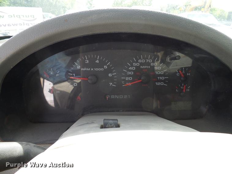 image for item DD8335 2005 Ford F150 SuperCab pickup truck