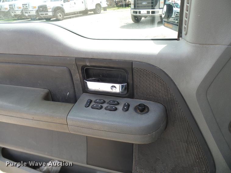 image for item DD8335 2005 Ford F150 SuperCab pickup truck