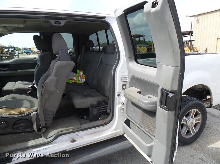 image for item DD8335 2005 Ford F150 SuperCab pickup truck