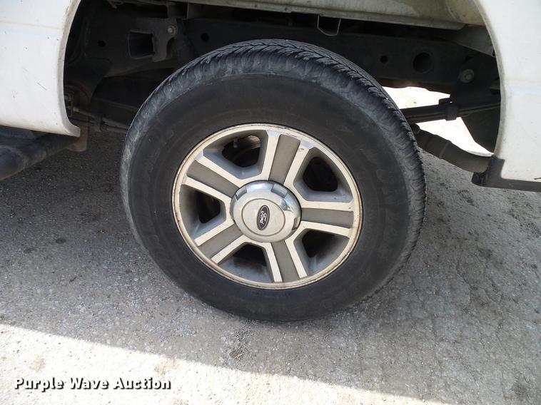 image for item DD8335 2005 Ford F150 SuperCab pickup truck