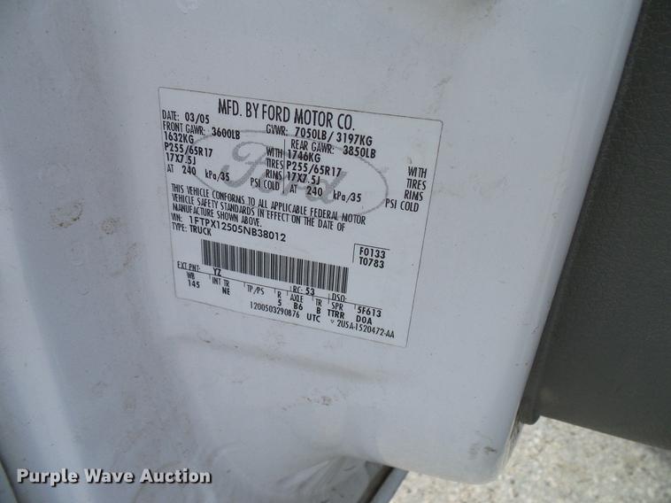 image for item DD8335 2005 Ford F150 SuperCab pickup truck