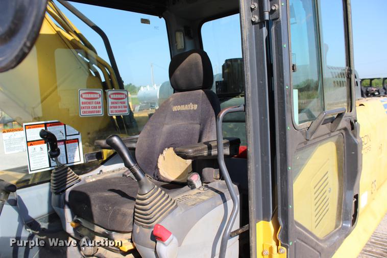 image for item DE3845 2006 Komatsu PC300LC-7L excavator