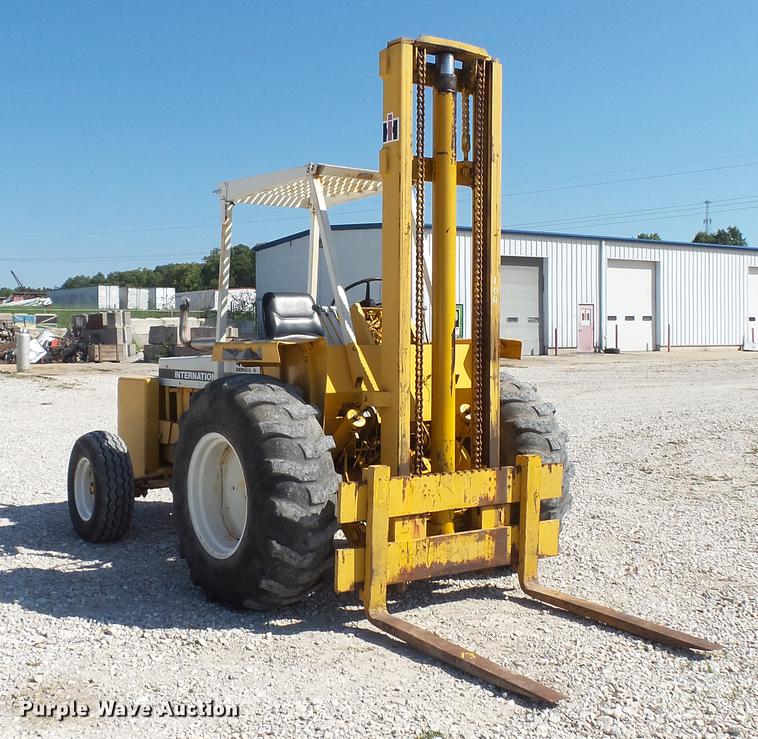image for item DE4834 International 4500B forklift