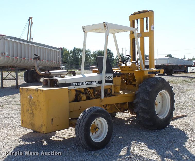 image for item DE4834 International 4500B forklift