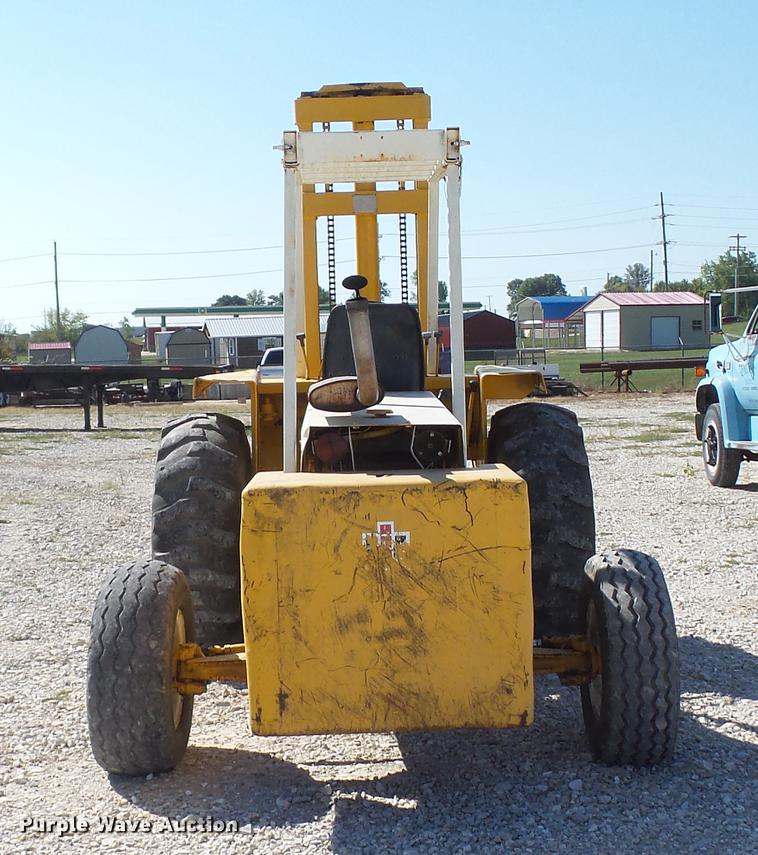International 4500B forklift in Troy, MO Item DE4834 sold Purple Wave