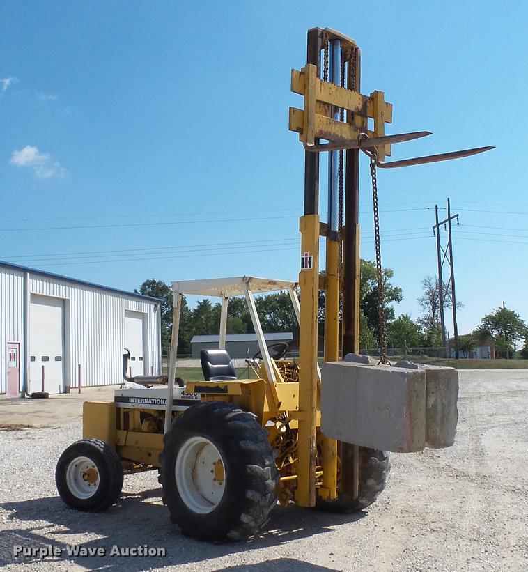 image for item DE4834 International 4500B forklift