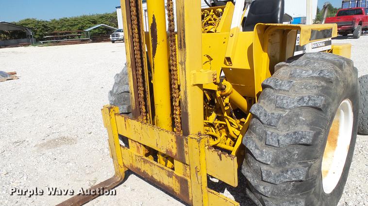 image for item DE4834 International 4500B forklift