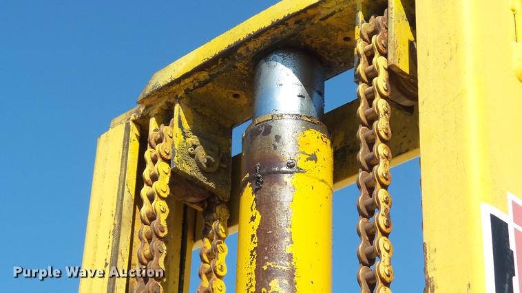 image for item DE4834 International 4500B forklift