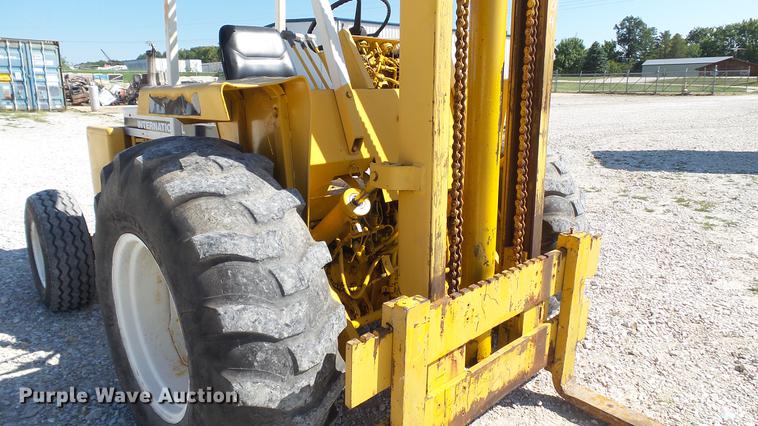 image for item DE4834 International 4500B forklift