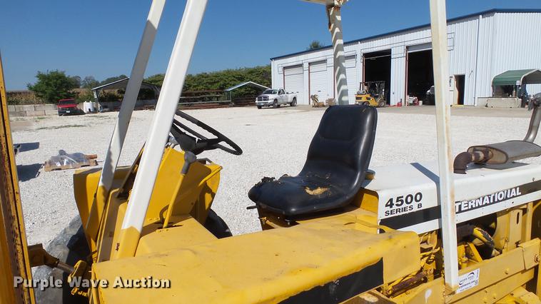 image for item DE4834 International 4500B forklift