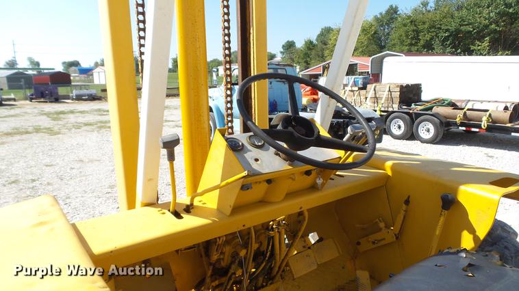 image for item DE4834 International 4500B forklift