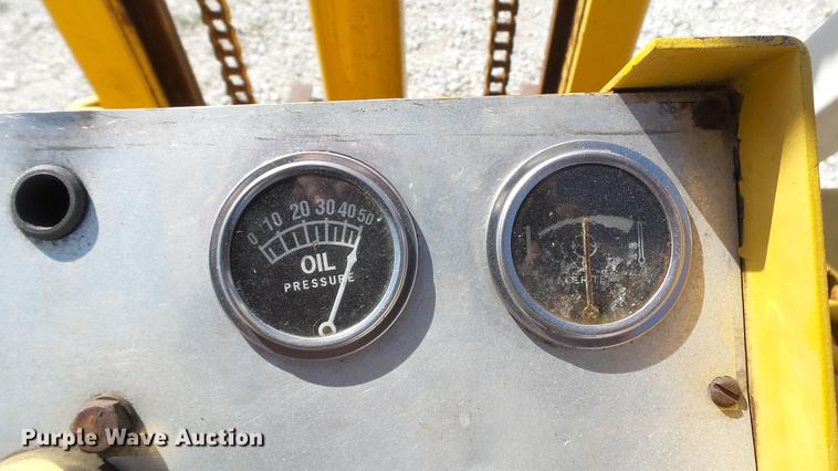image for item DE4834 International 4500B forklift