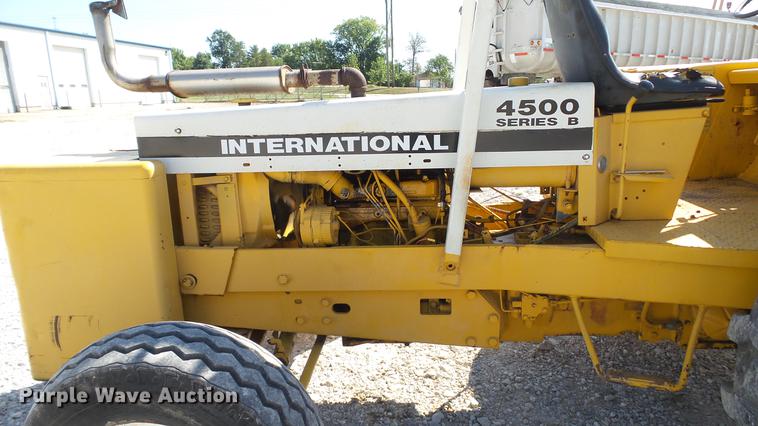 image for item DE4834 International 4500B forklift