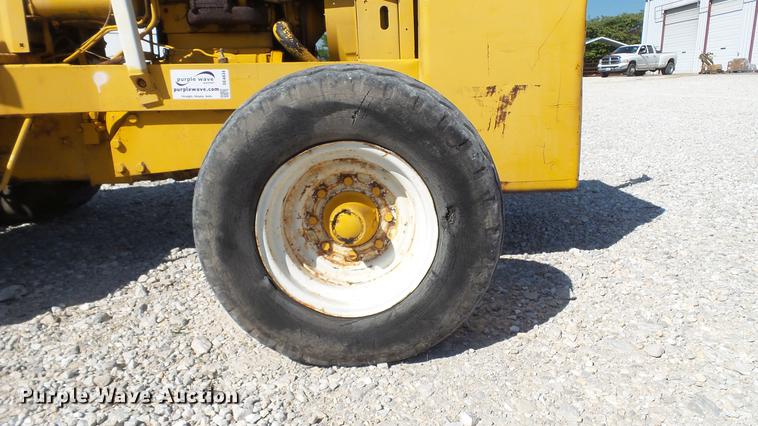 image for item DE4834 International 4500B forklift