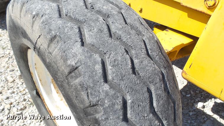 image for item DE4834 International 4500B forklift