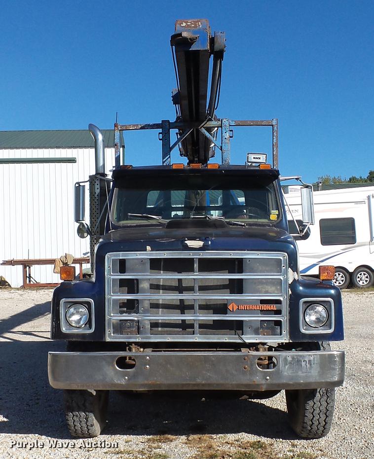 image for item DE4882 1978 International S2500 crane truck