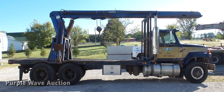 image for item DE4882 1978 International S2500 crane truck