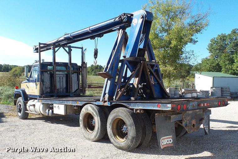 image for item DE4882 1978 International S2500 crane truck