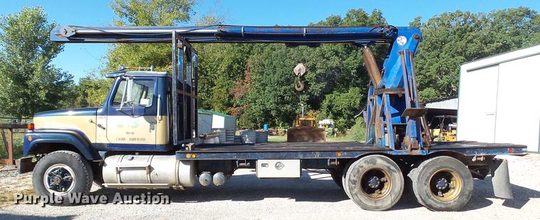 image for item DE4882 1978 International S2500 crane truck