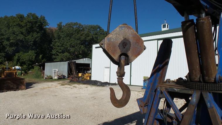 image for item DE4882 1978 International S2500 crane truck