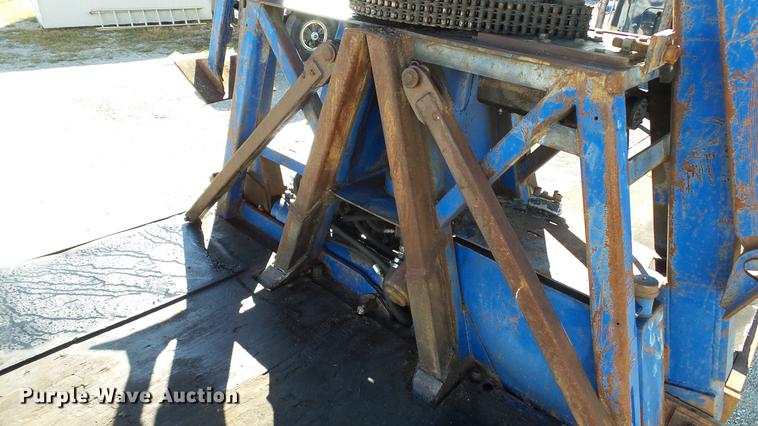 image for item DE4882 1978 International S2500 crane truck