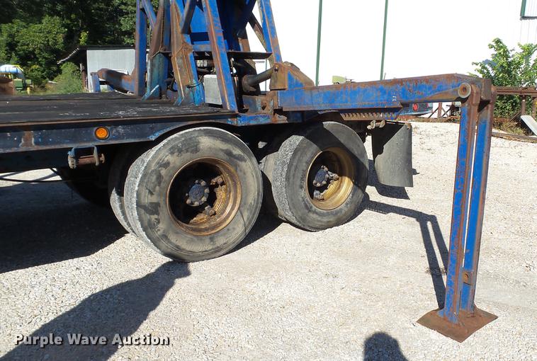 image for item DE4882 1978 International S2500 crane truck