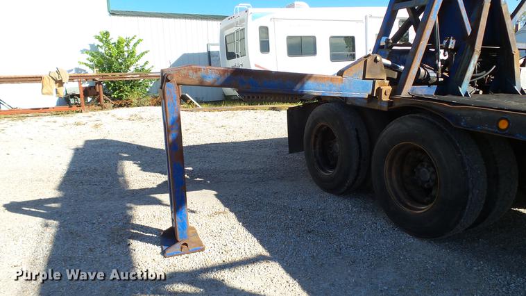 image for item DE4882 1978 International S2500 crane truck