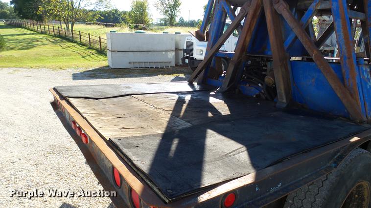 image for item DE4882 1978 International S2500 crane truck